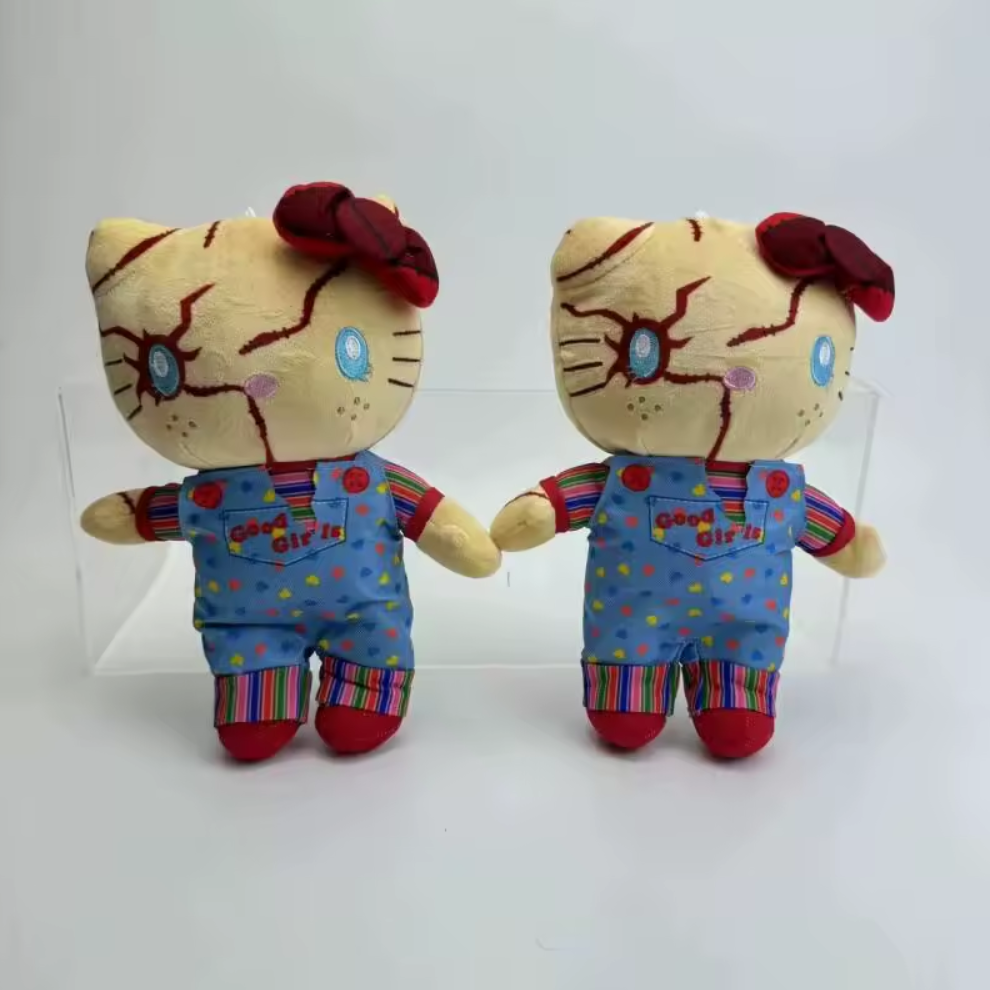 Peluche Hello Kitty con disfraz de Chucky Adorbale 22cm